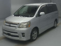 2004 Toyota Noah