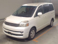 2004 Toyota Voxy