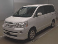 2004 Toyota Noah
