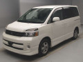 2005 Toyota Voxy