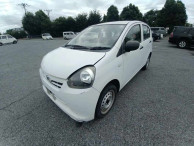 2013 Daihatsu Mira e:S