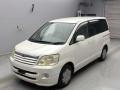 2003 Toyota Noah