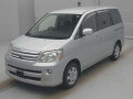 2005 Toyota Noah