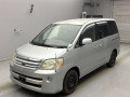 2005 Toyota Noah
