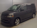 2005 Toyota Voxy