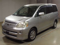 2005 Toyota Noah