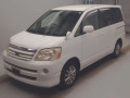 2005 Toyota Noah