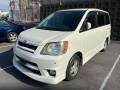 2004 Toyota Noah