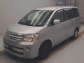 2005 Toyota Noah