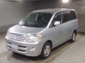 2004 Toyota Noah