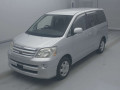 2004 Toyota Noah