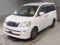 2005 Toyota Noah
