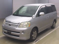 2005 Toyota Noah