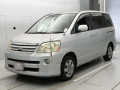 2005 Toyota Noah