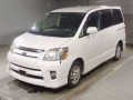 2005 Toyota Noah