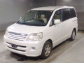 2004 Toyota Noah
