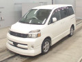 2005 Toyota Voxy