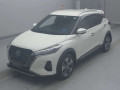 2022 Nissan KIX