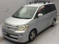 2005 Toyota Noah