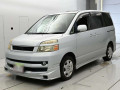 2005 Toyota Voxy