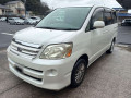 2005 Toyota Noah