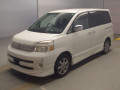 2005 Toyota Voxy