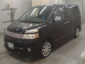 2005 Toyota Voxy