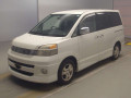 2003 Toyota Voxy