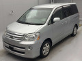 2005 Toyota Noah