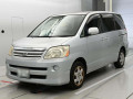 2005 Toyota Noah