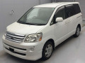 2005 Toyota Noah