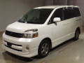 2005 Toyota Voxy