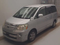 2005 Toyota Noah