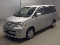 2004 Toyota Noah