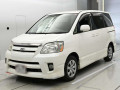 2004 Toyota Noah