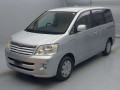 2004 Toyota Noah