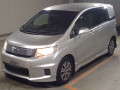 2013 Honda Freed spike hybrid