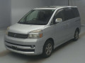 2005 Toyota Voxy