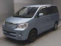 2004 Toyota Noah