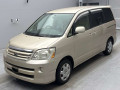 2004 Toyota Noah