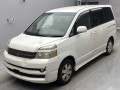 2005 Toyota Voxy