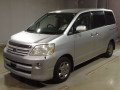 2005 Toyota Noah