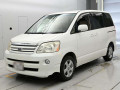2005 Toyota Noah