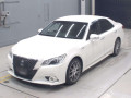 2013 Toyota Crown Hybrid