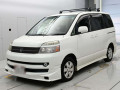 2005 Toyota Voxy