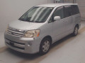 2004 Toyota Noah