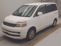 2005 Toyota Voxy
