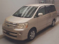 2005 Toyota Noah