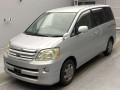 2005 Toyota Noah