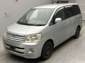 2004 Toyota Noah